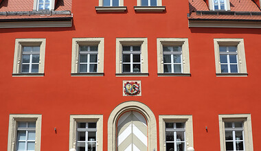 350 Jahre Geschichte und das Wappen der Stadt Nürnberg: Vor seiner Restaurierung war das Schlosshotel erst Pflegamt gewesen, dann Schule und Wohnhaus ... unter anderem...